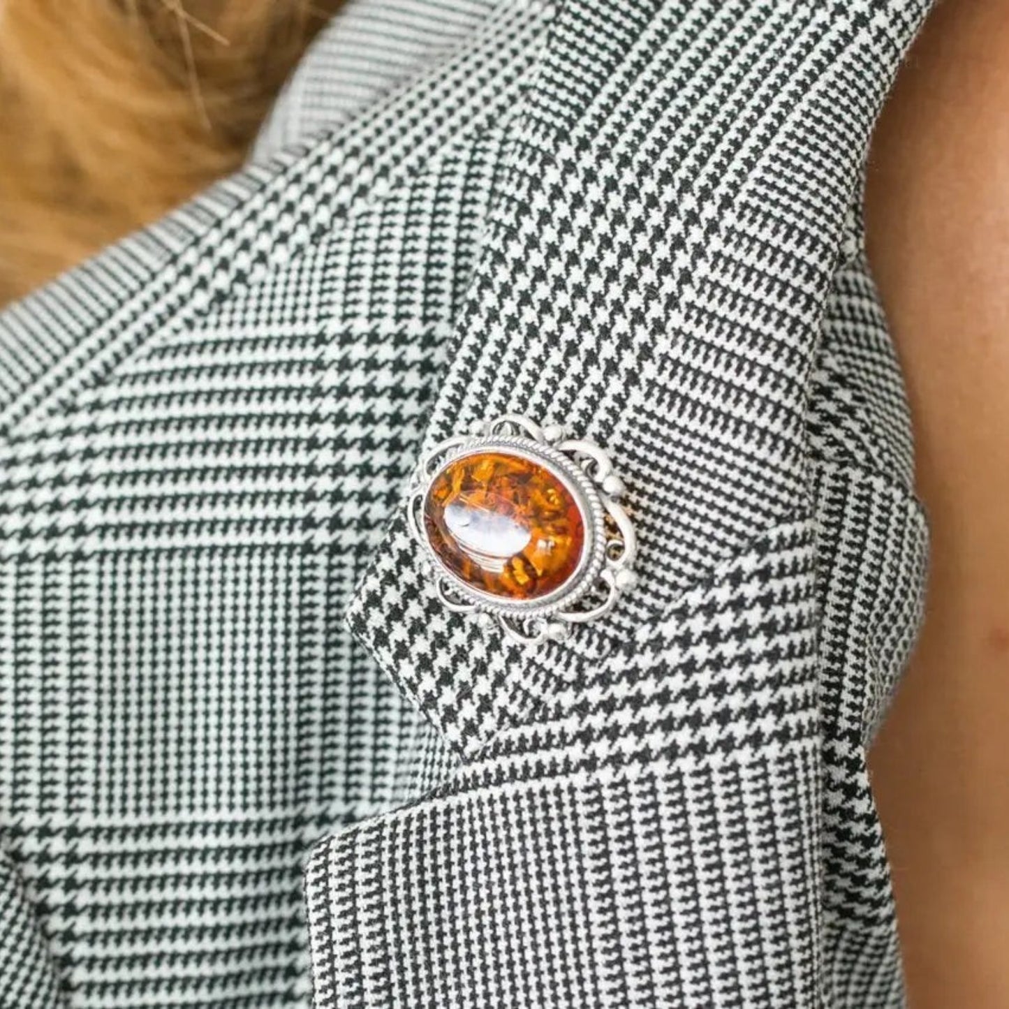 Oval Classic Framed Amber Brooch