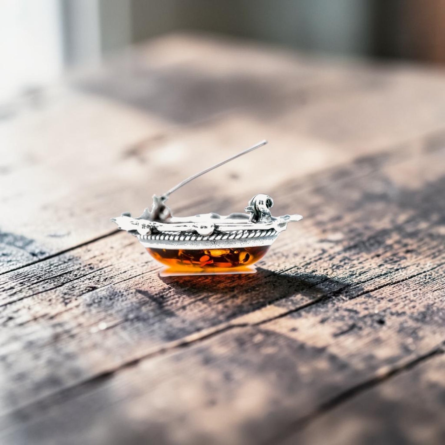 Oval Classic Framed Amber Brooch