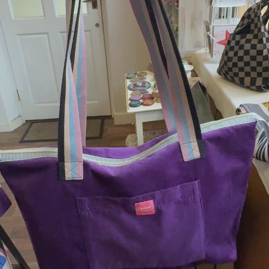 Short video of the Twilight Bloom shoulder tote handmade by Apricot Moon